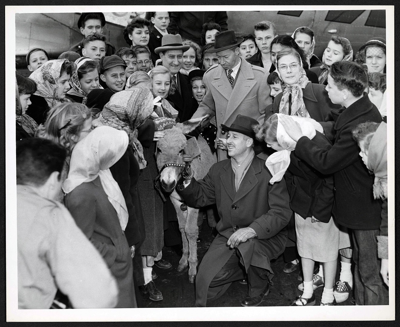 Marlin Perkins with Furlanetta a gift of Udine, Italy, 1950